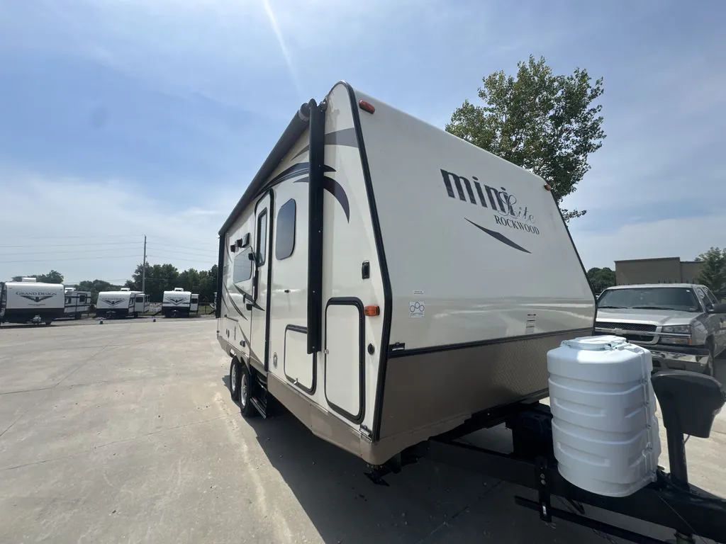2016 Forest River Rockwood Mini Lite 2104S - Photo 2
