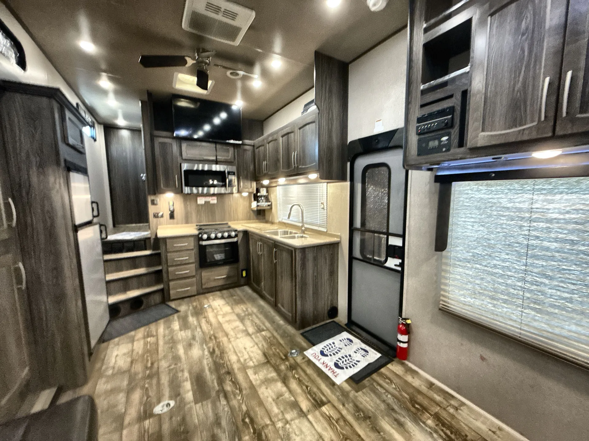 2020 Genesis Supreme Vortex 3414V — living area main