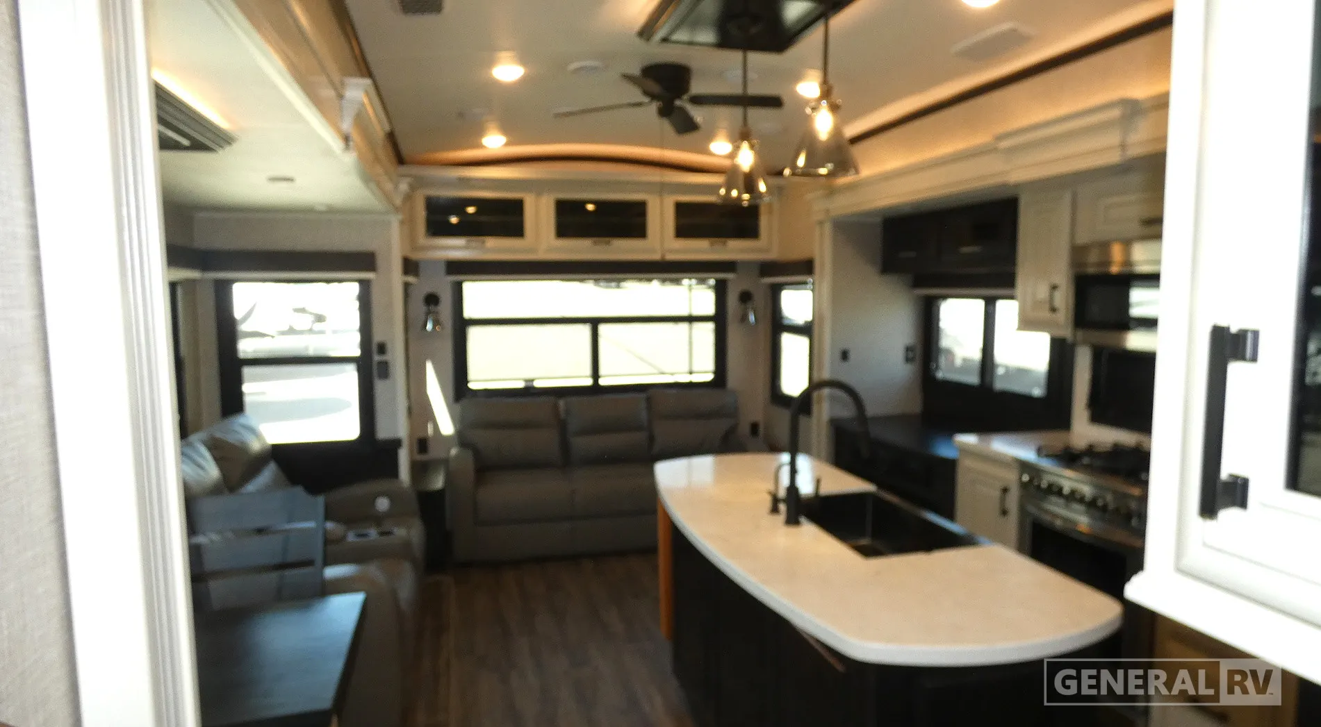 2023 Jayco Pinnacle 32RLTS - Photo 3