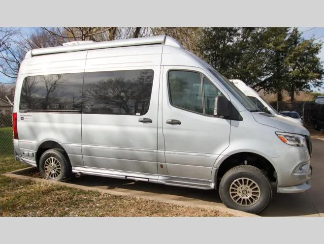 2026 Airstream Interstate Nineteen 19 - Photo 3