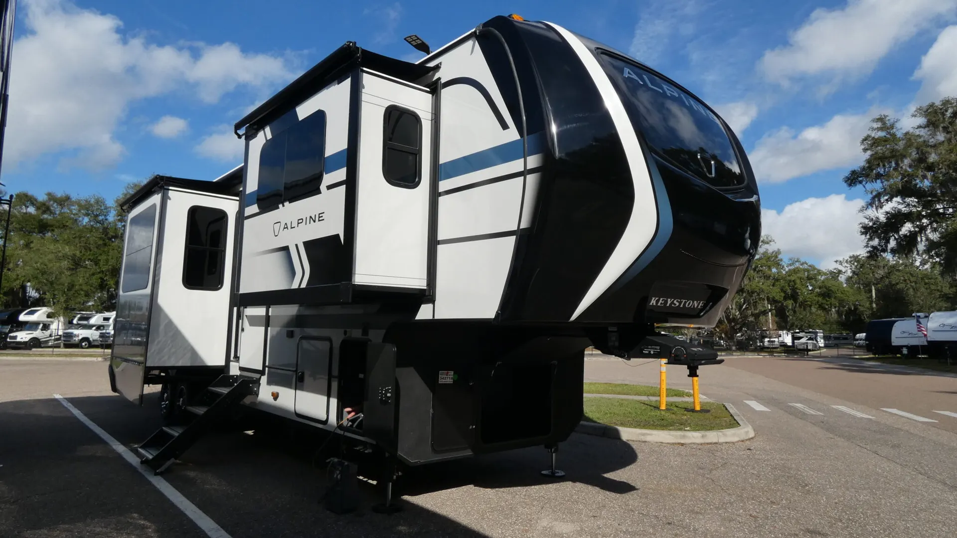 2026 Keystone Alpine 3710FL - Photo 2