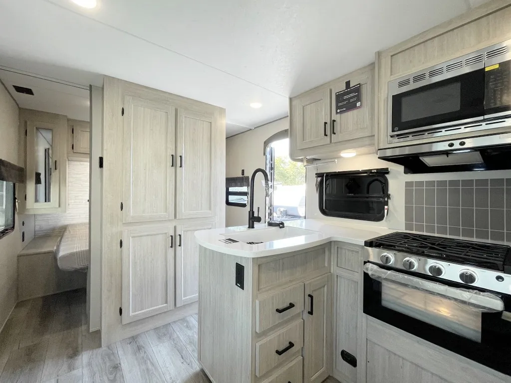 2026 Coachmen Catalina Legacy Edition 273DBHCK, Photos photo 10