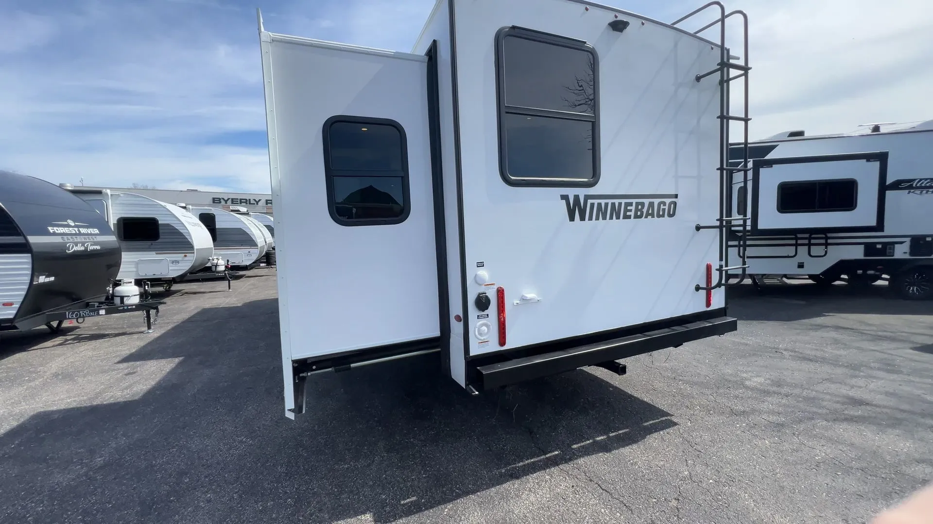 2026 Winnebago Thrive 26FKD - Photo 3