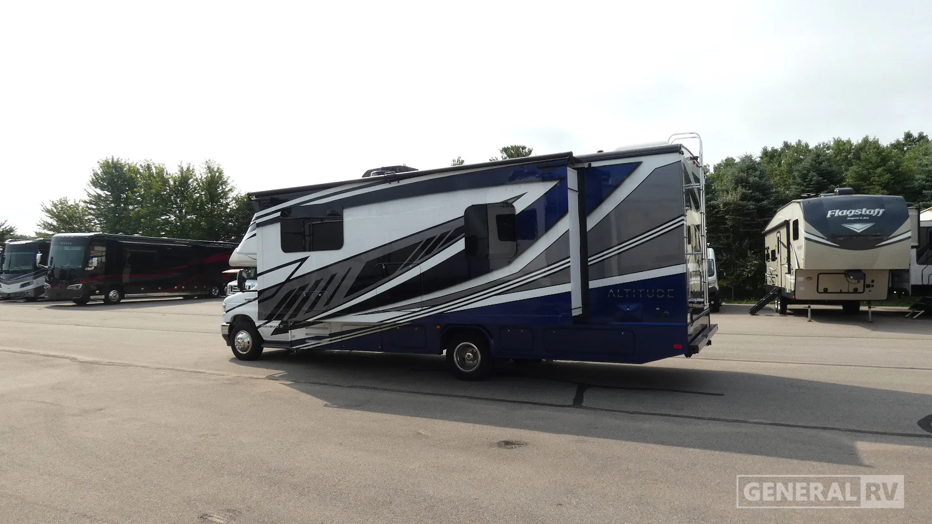 2025 Fleetwood Altitude 27U - Photo 4