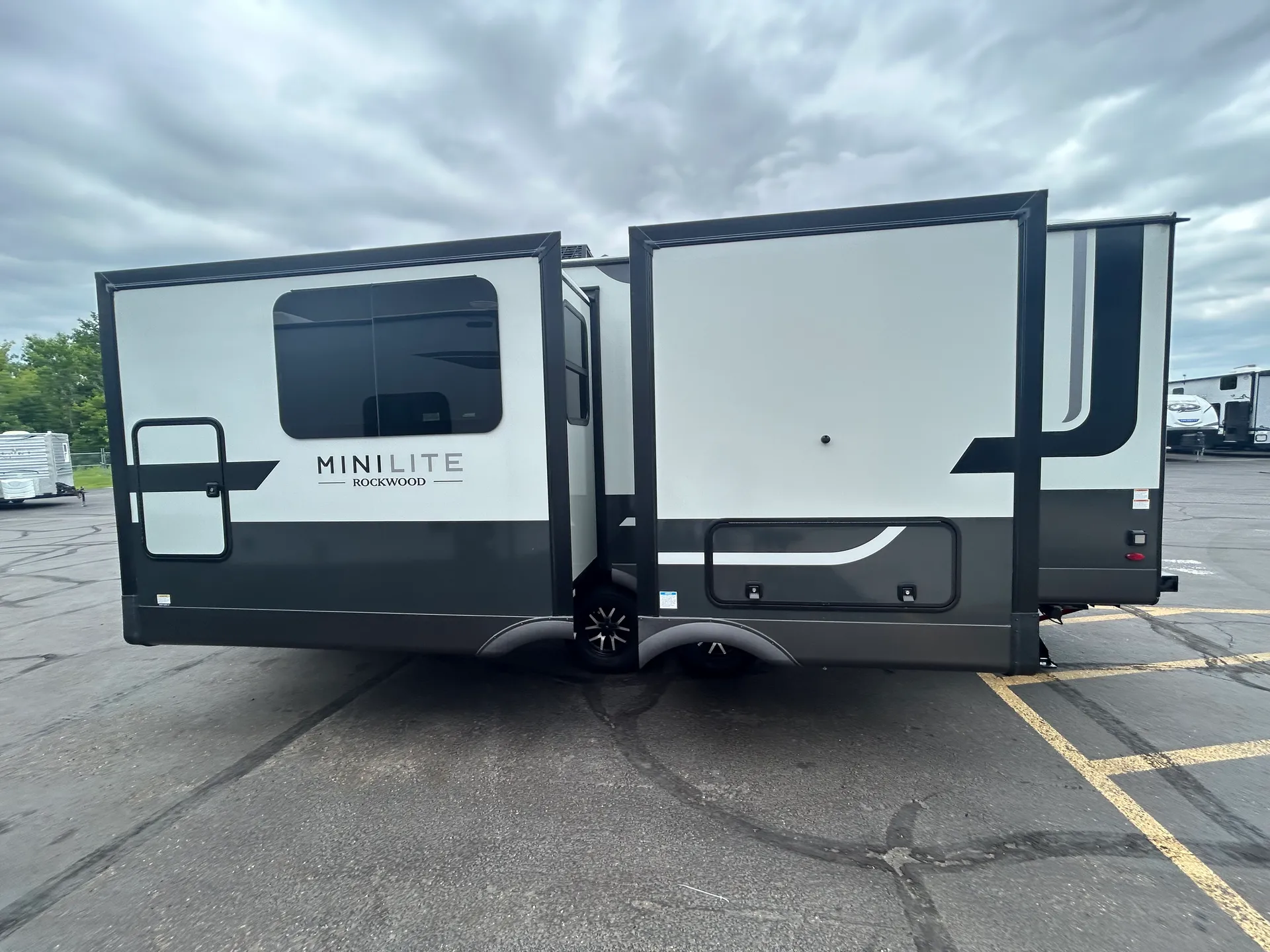 2027 ROCKWOOD LITE WEIGHT 2523MBR - Photo 3