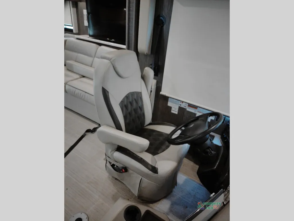 2021 Thor Motor Coach Challenger 35MQ, Photos photo 48