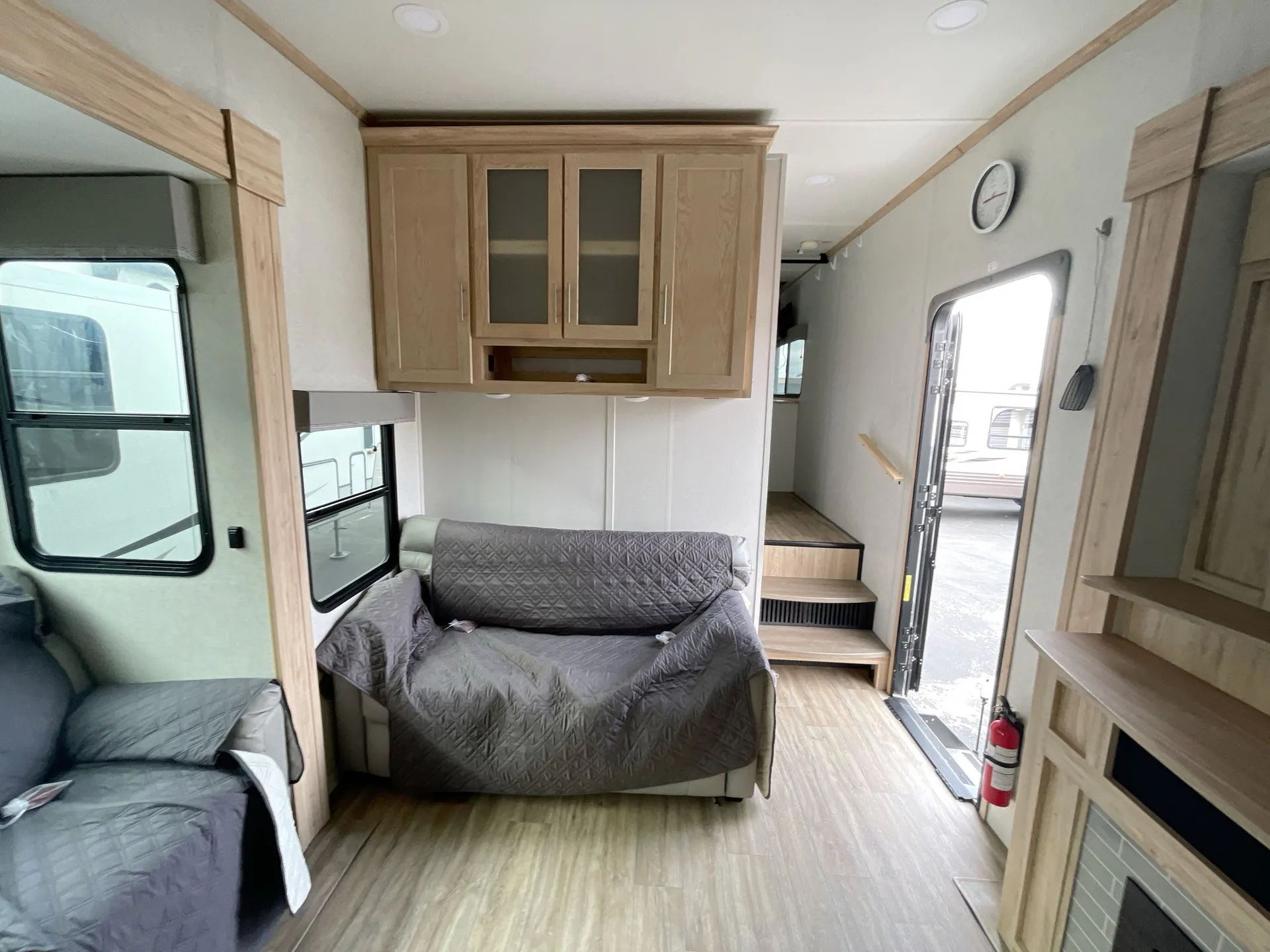 2022 Alliance RV Avenue 33RKS — living area main