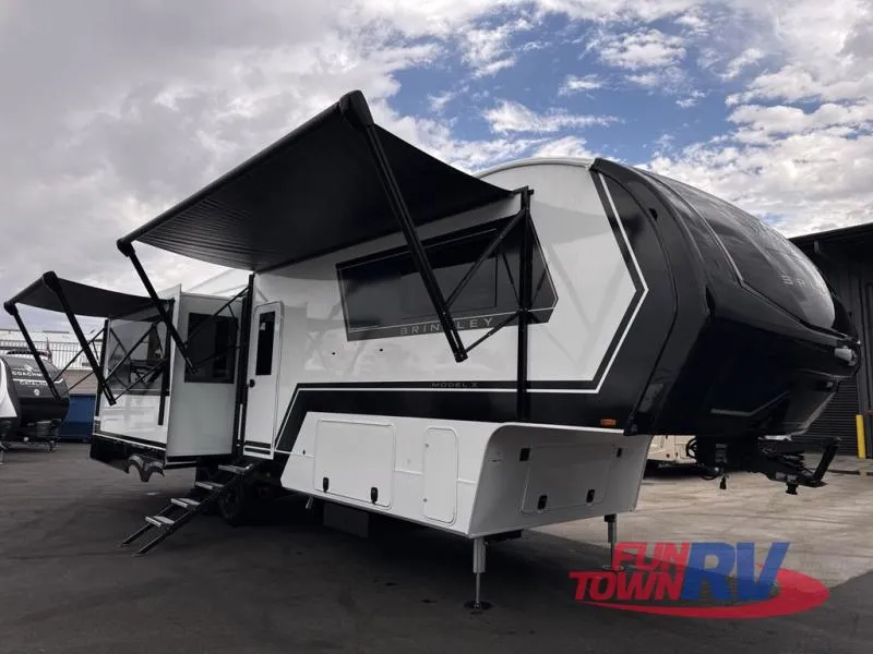 2027 Brinkley Model Z New    3200 - Main photo