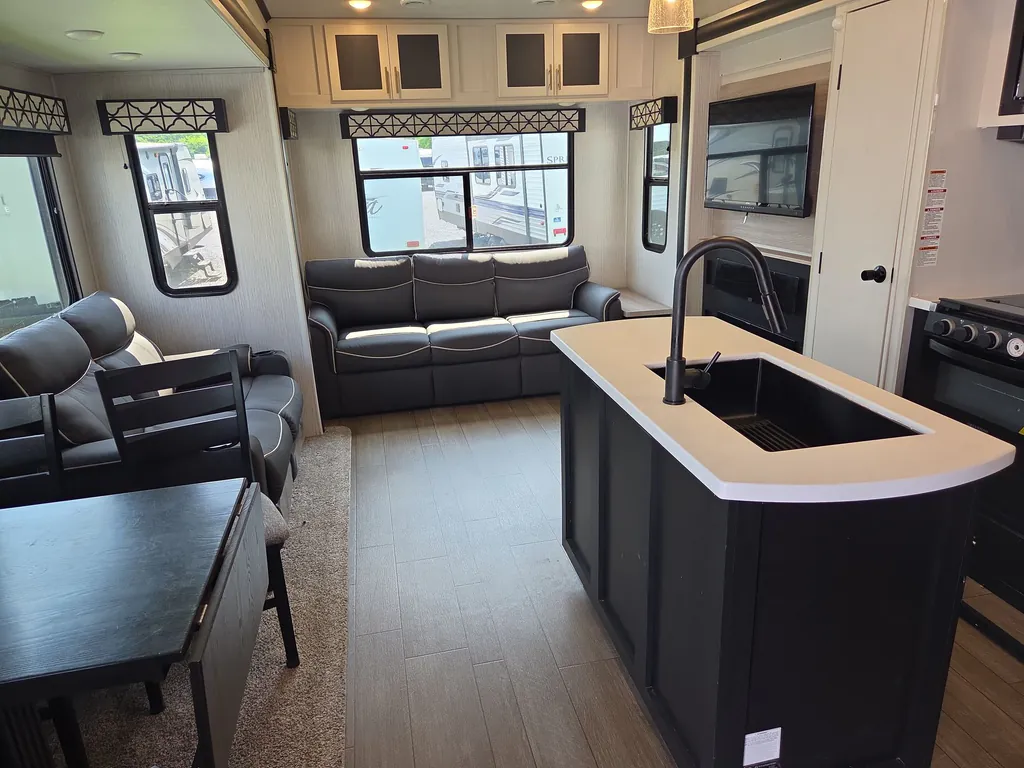 2022 Forest River Wildcat 369MBL, Photos photo 19