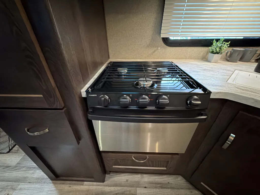2018 Keystone Outback 298RE, Photos photo 17