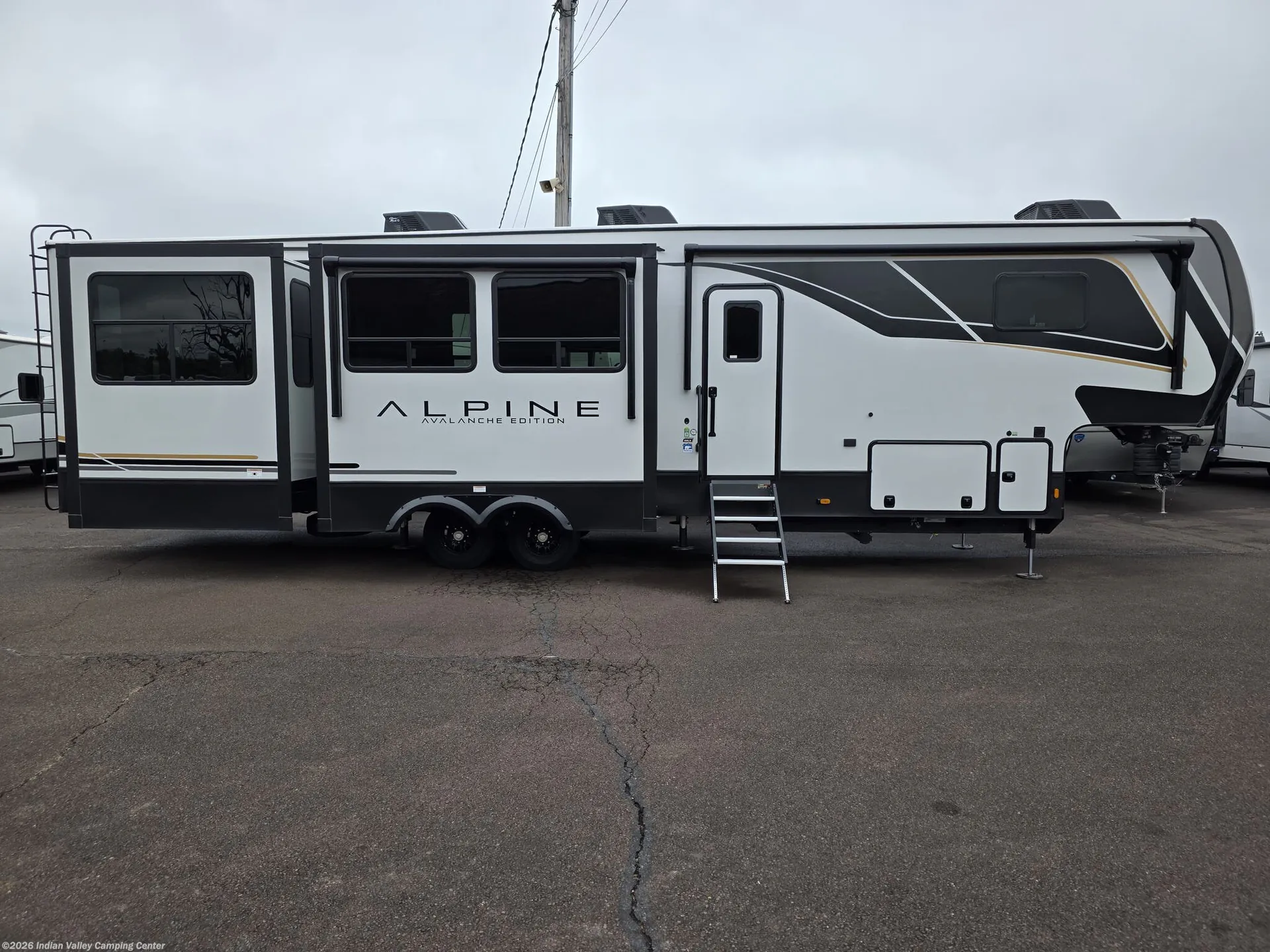 2025 Keystone Alpine Avalanche Edition 366LS - Photo 3