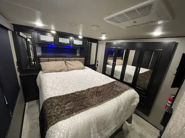 2018 Grand Design Momentum 376TH, Photos photo 35