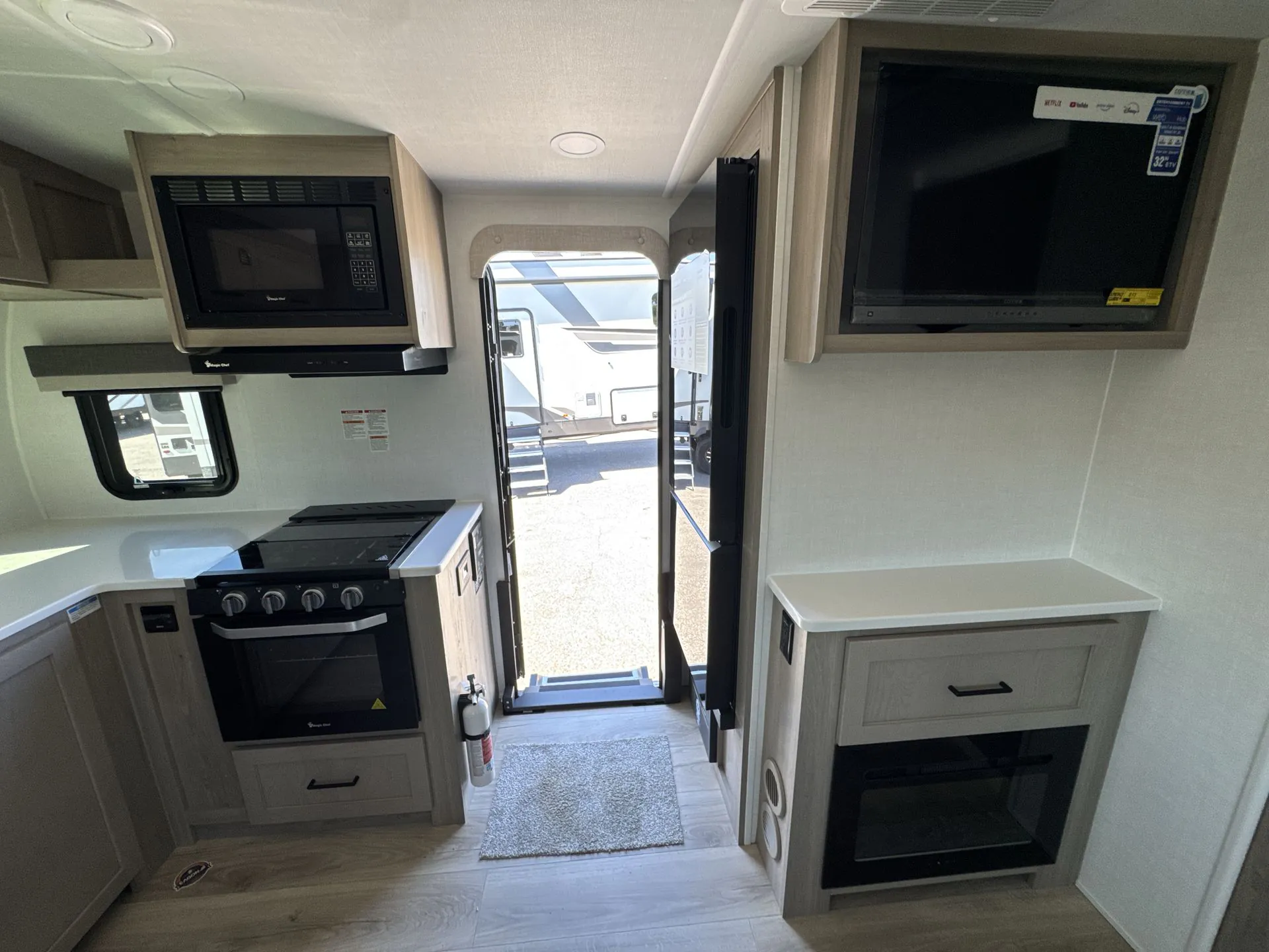 2026 Forest River Rockwood Mini Lite 2506FK - Photo 3