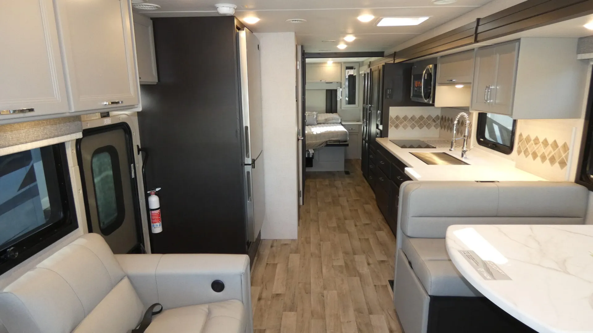 2026 Thor Motor Coach Palazzo GT 33.6 - Photo 3