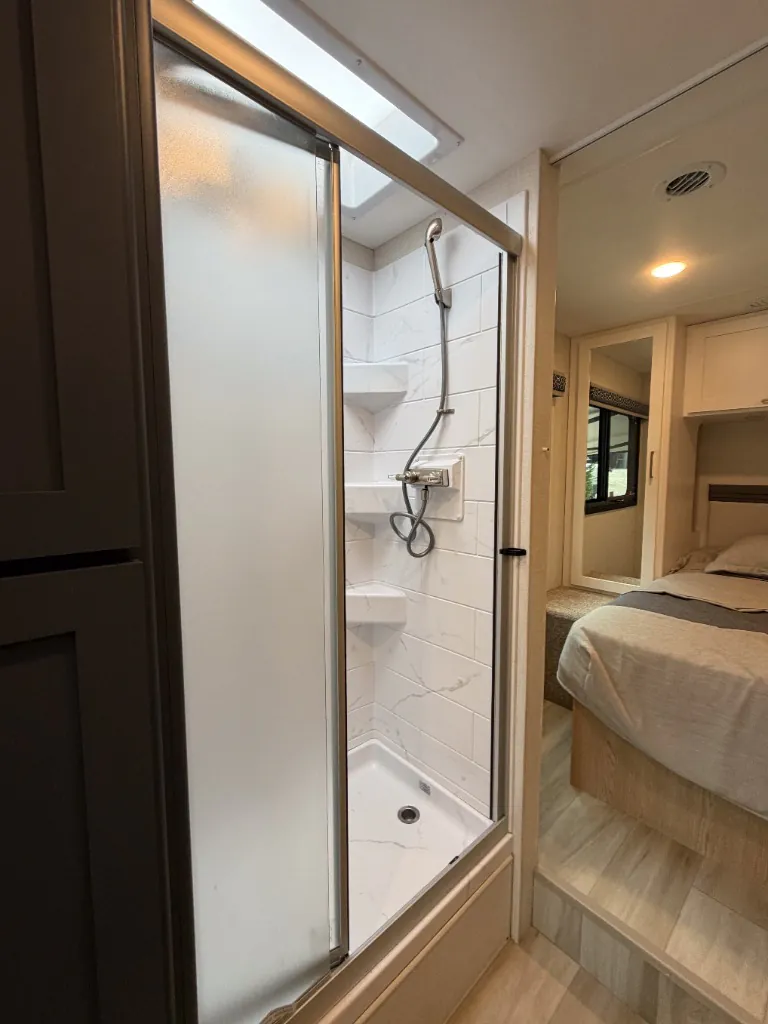 2027 Thor Motor Coach Quantum HS31, Photos photo 7