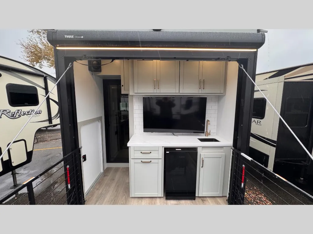 2025 Brinkley Model Z 3400, Photos photo 4