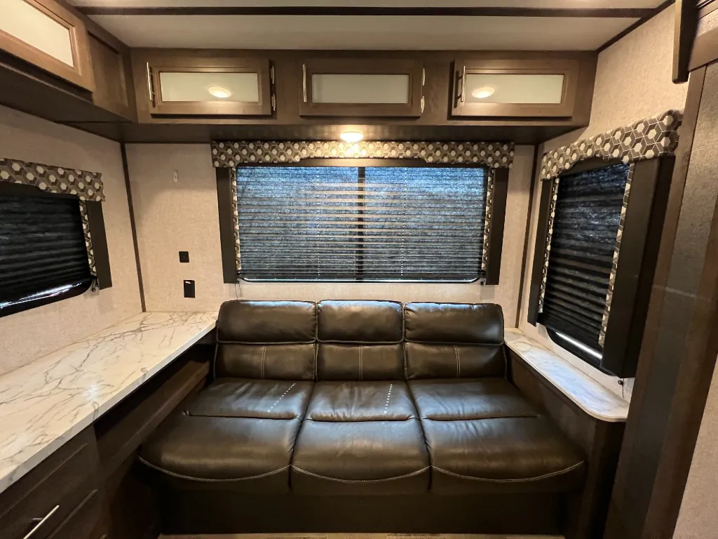 2021 Dutchmen Coleman Light 2515RL - Photo 3
