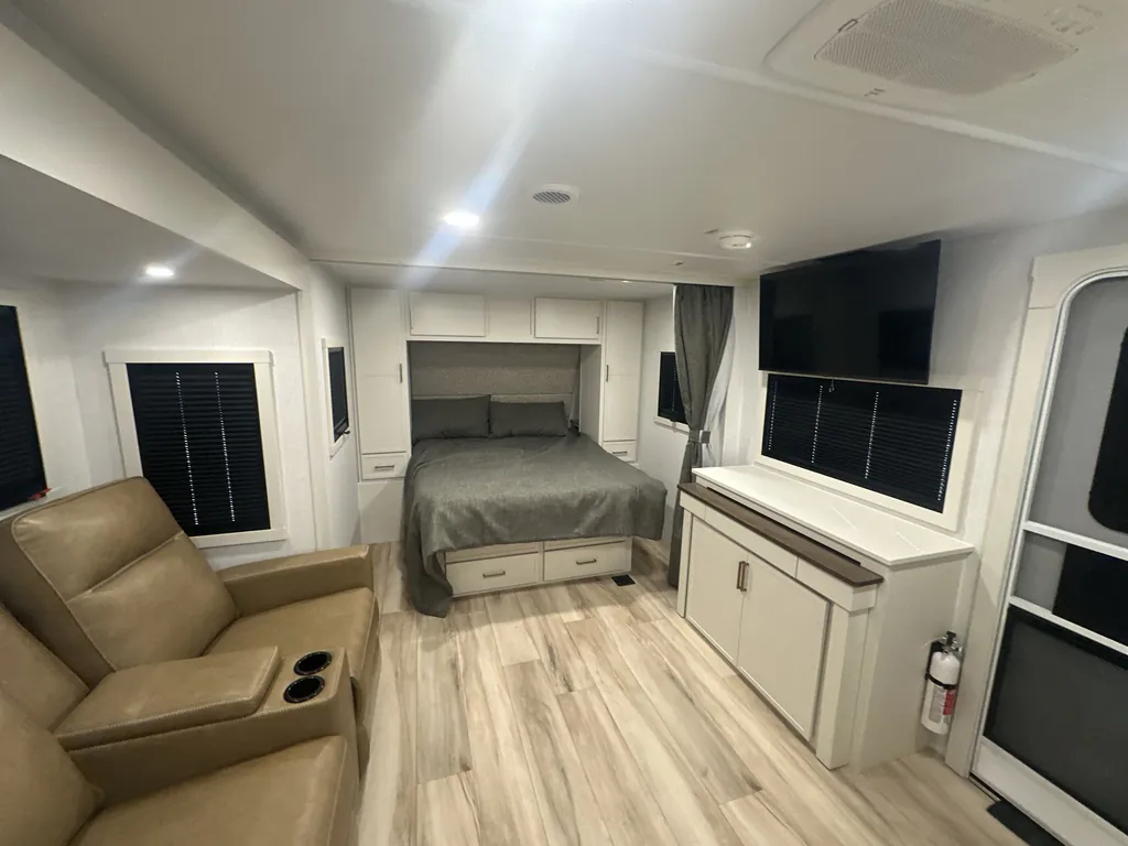 2026 Brinkley Model Ix 23X, Photos photo 6