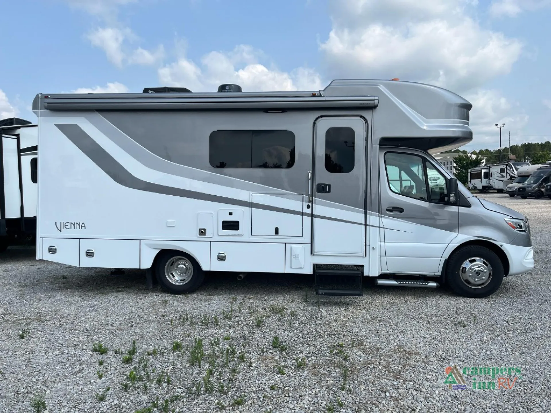2024 Renegade RV Vienna 25RMC - Photo 3