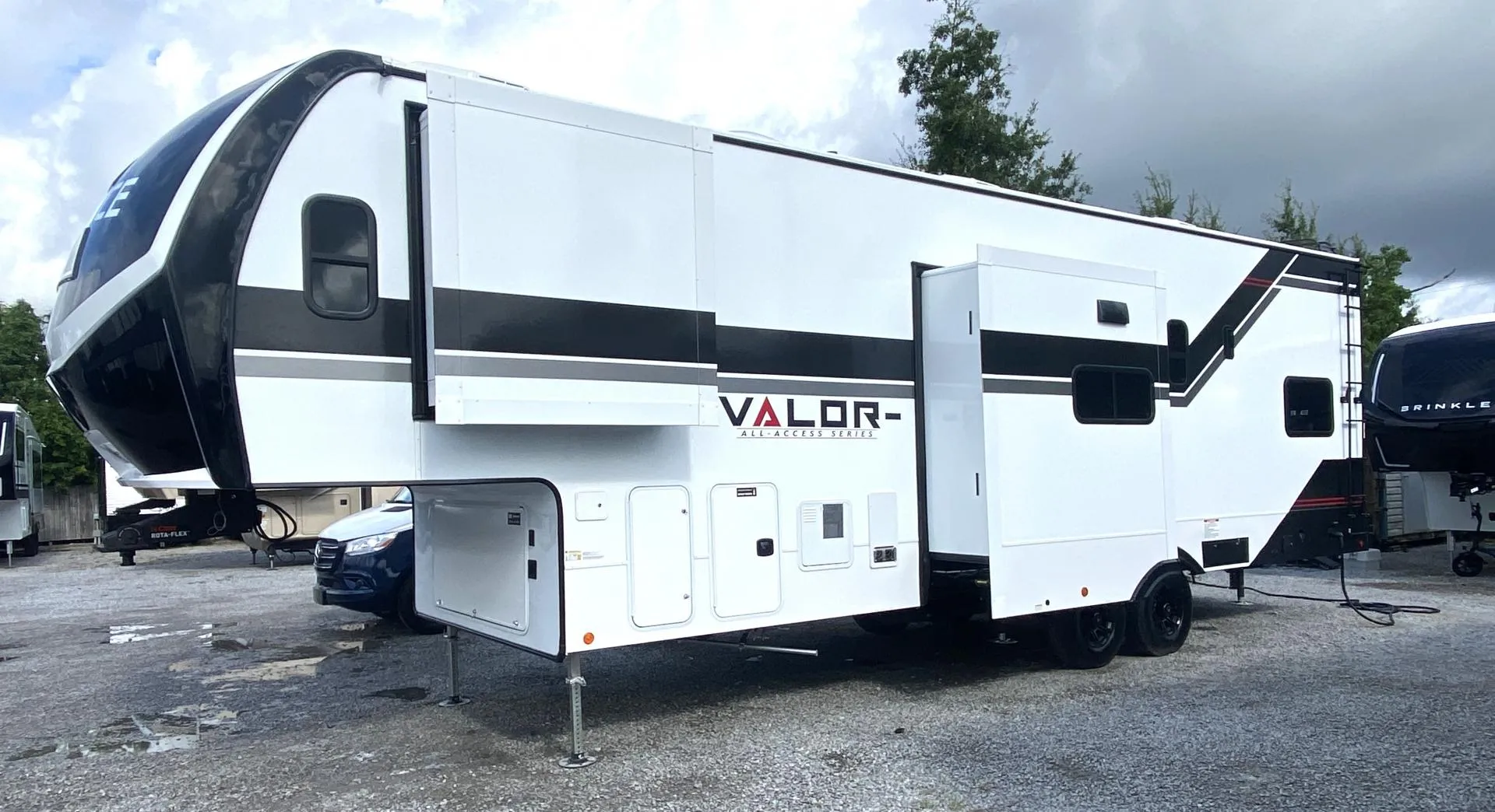 2026 Alliance RV Valor 32A10 - Photo 3