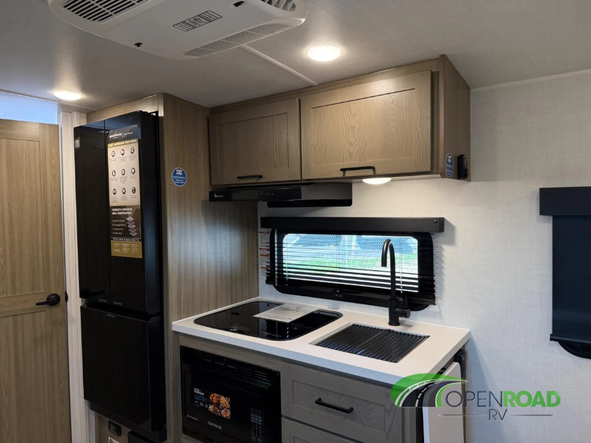 2027 Forest River Rockwood Geo Pro 19FD — Photo 6