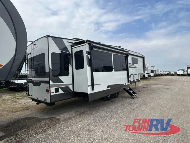 2026 Forest River Rockwood Signature 401SFB - Photo 3