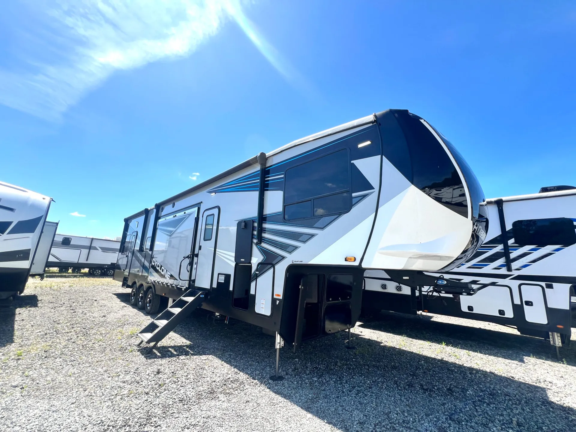 2021 Heartland Cyclone 4270 - Photo 2