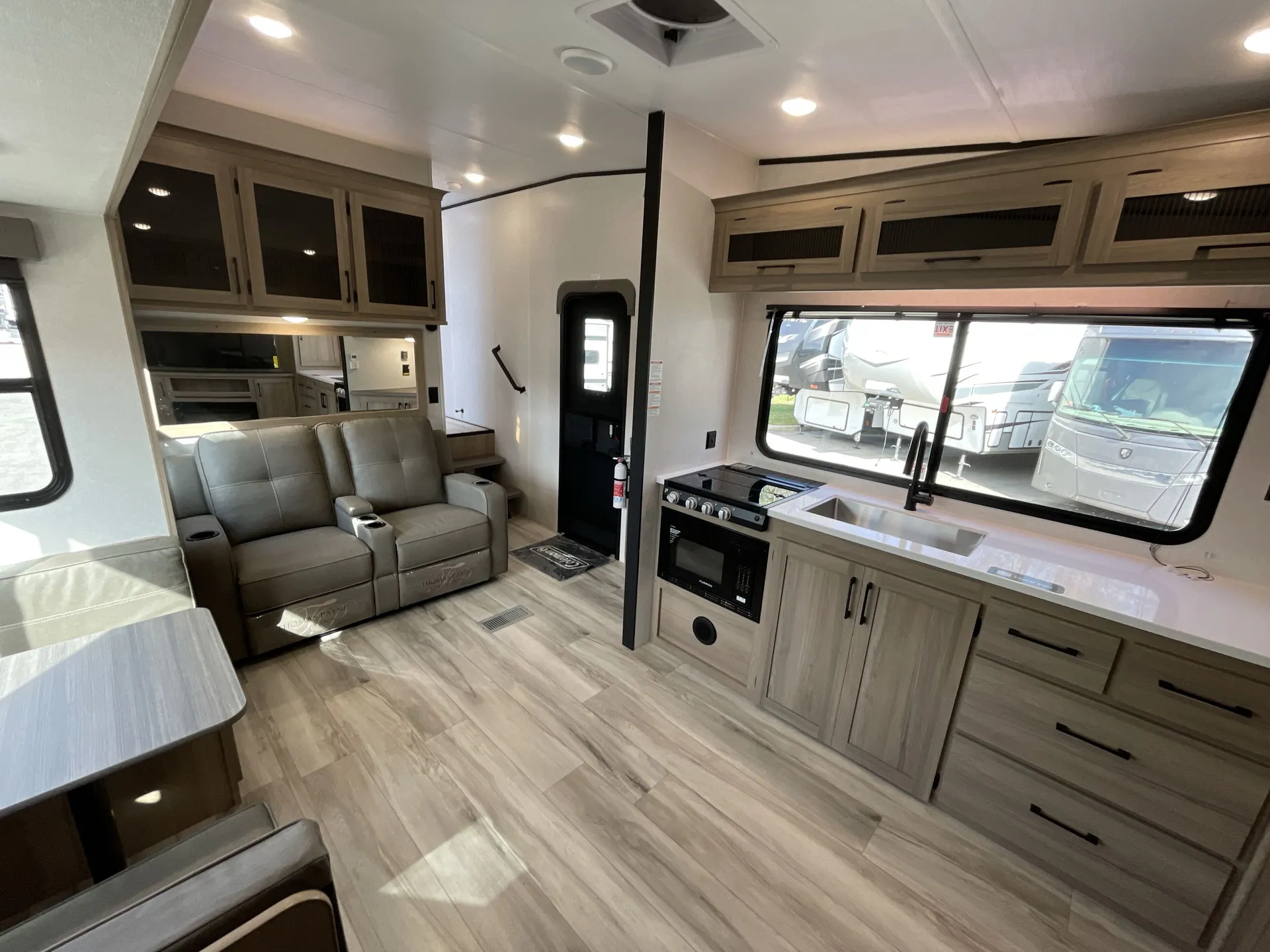 2026 Keystone Coleman Legacy 2400REX - Photo 4