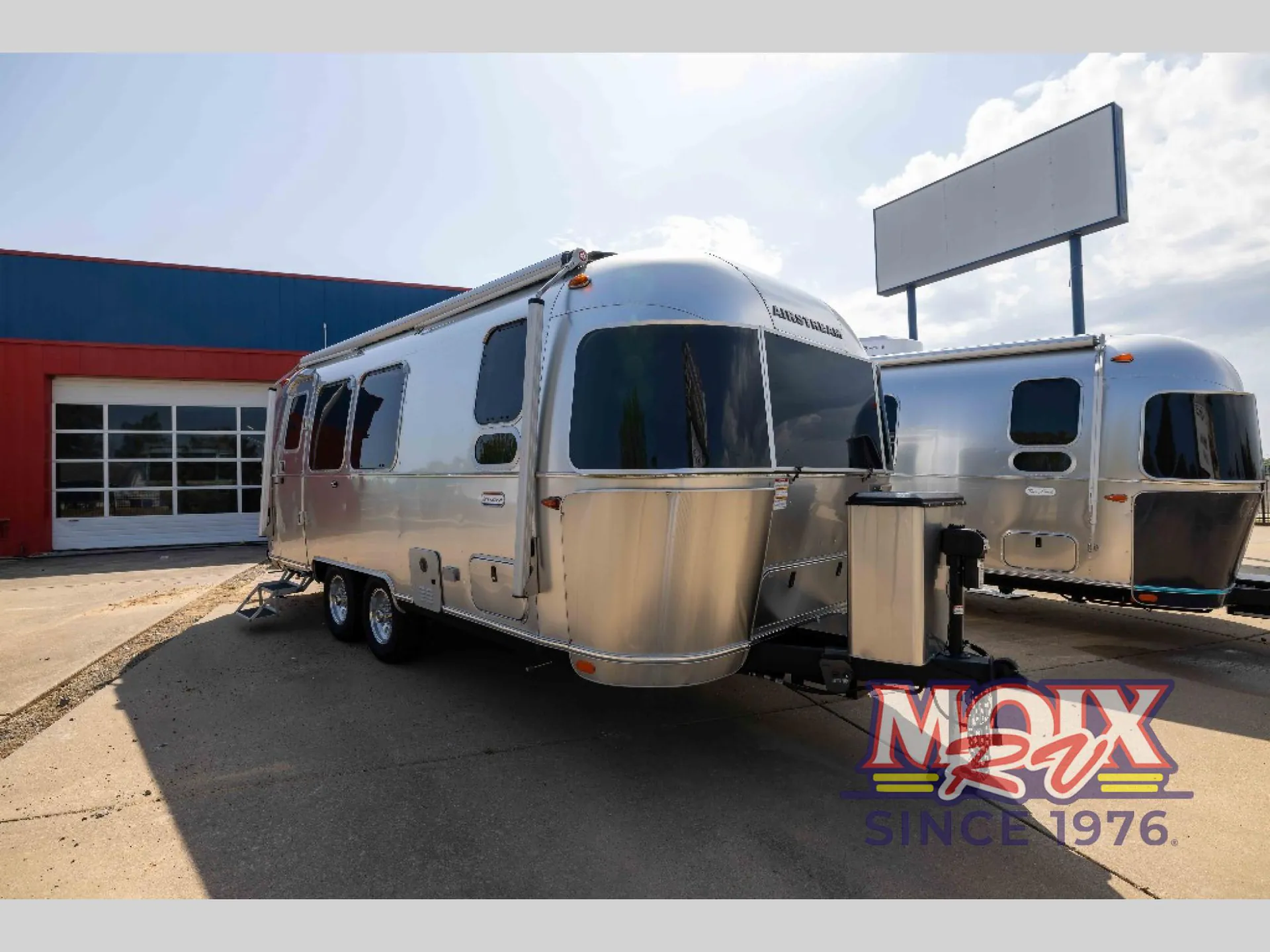 2023 Airstream International 25FB Twin - Photo 2