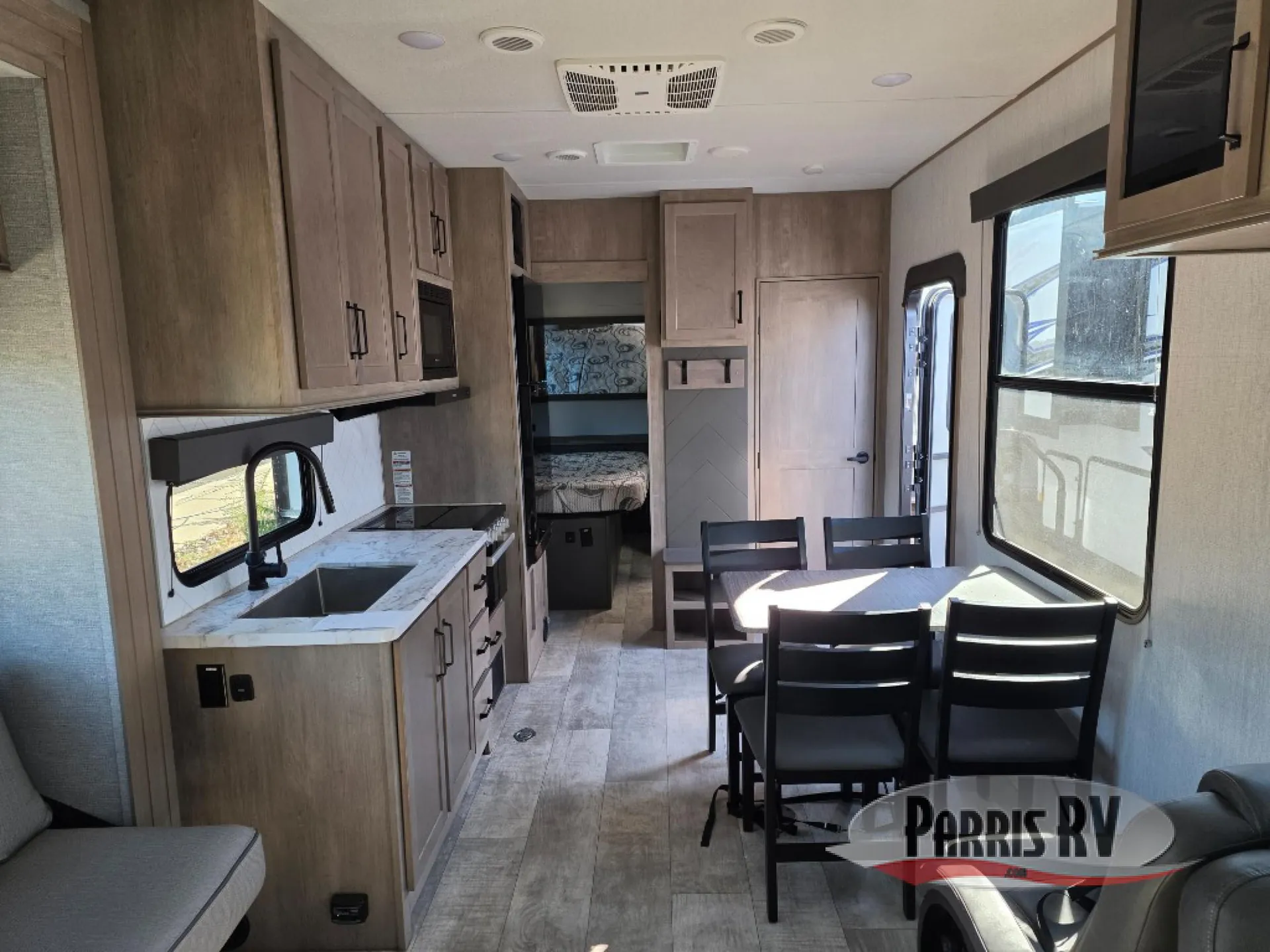 2024 Grand Design Momentum G-Class 30G - Photo 4