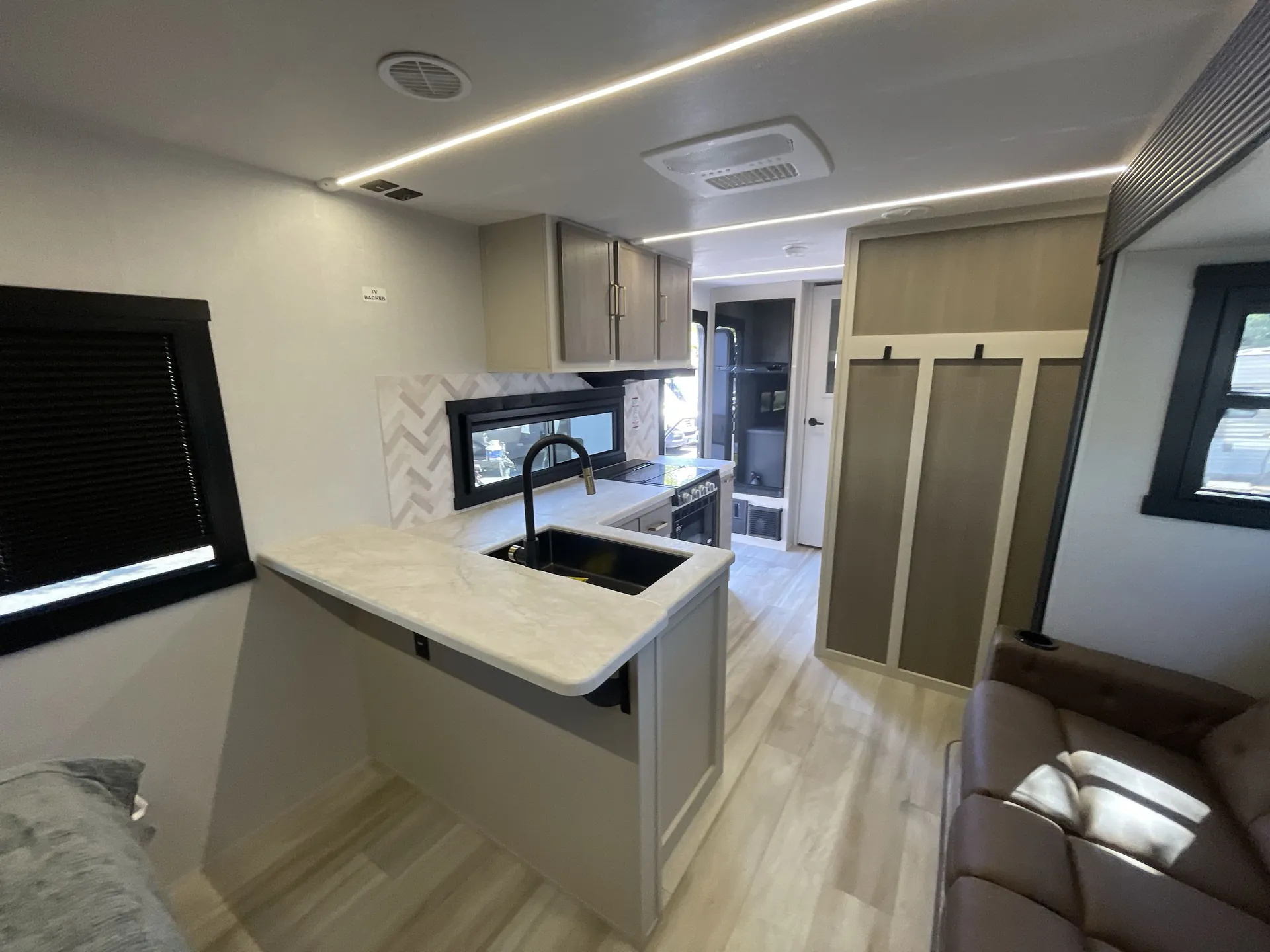2027 Forest River Wildwood Heritage Glen Hyper-Lyte 21RBHL — living area main