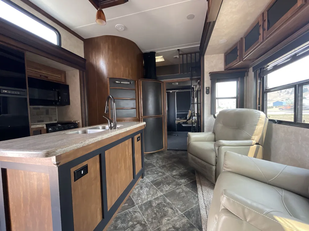 2014 Keystone Raptor 415, Photos photo 4
