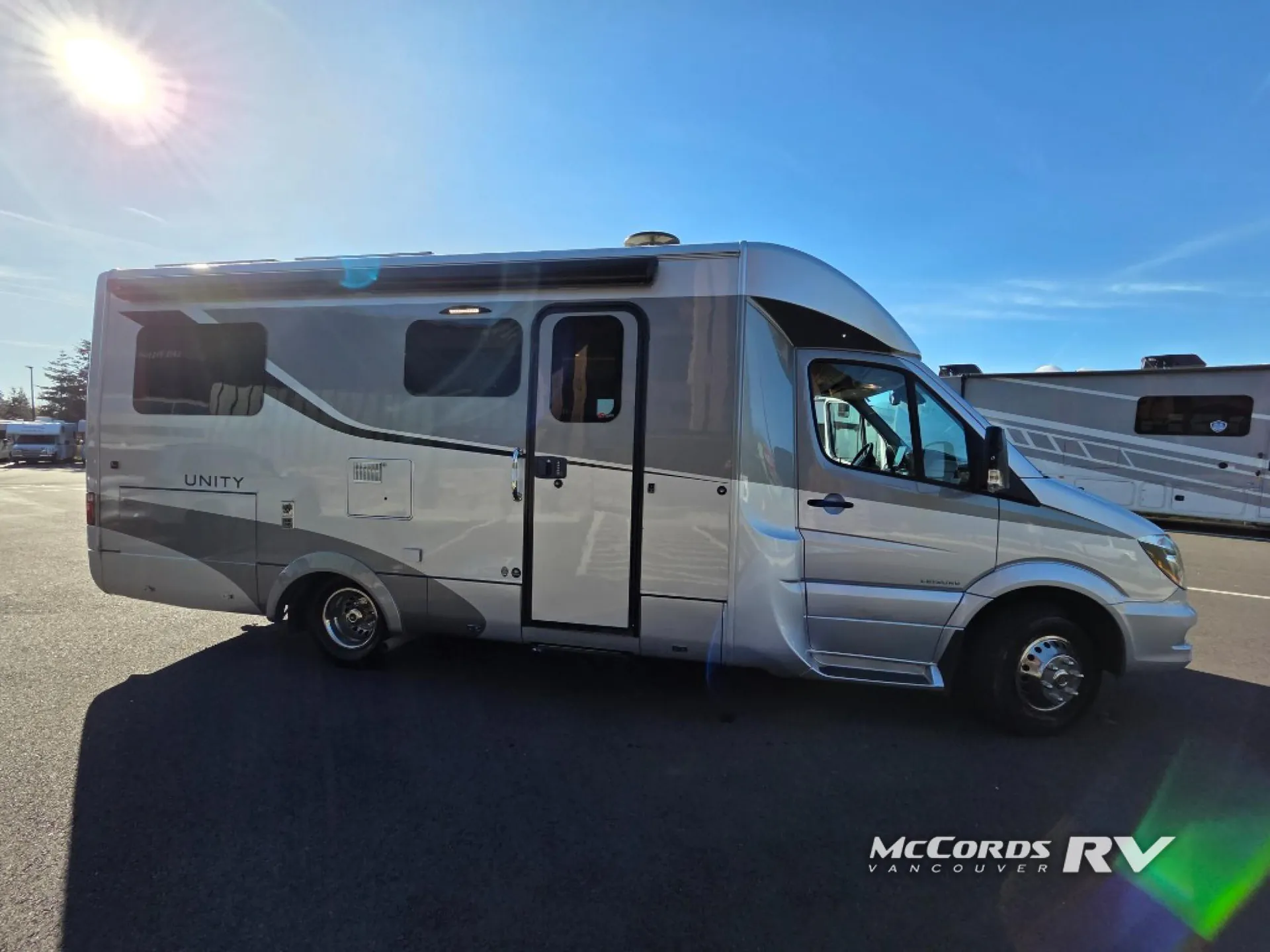 2016 Leisure Travel Unity U24CB - Photo 2