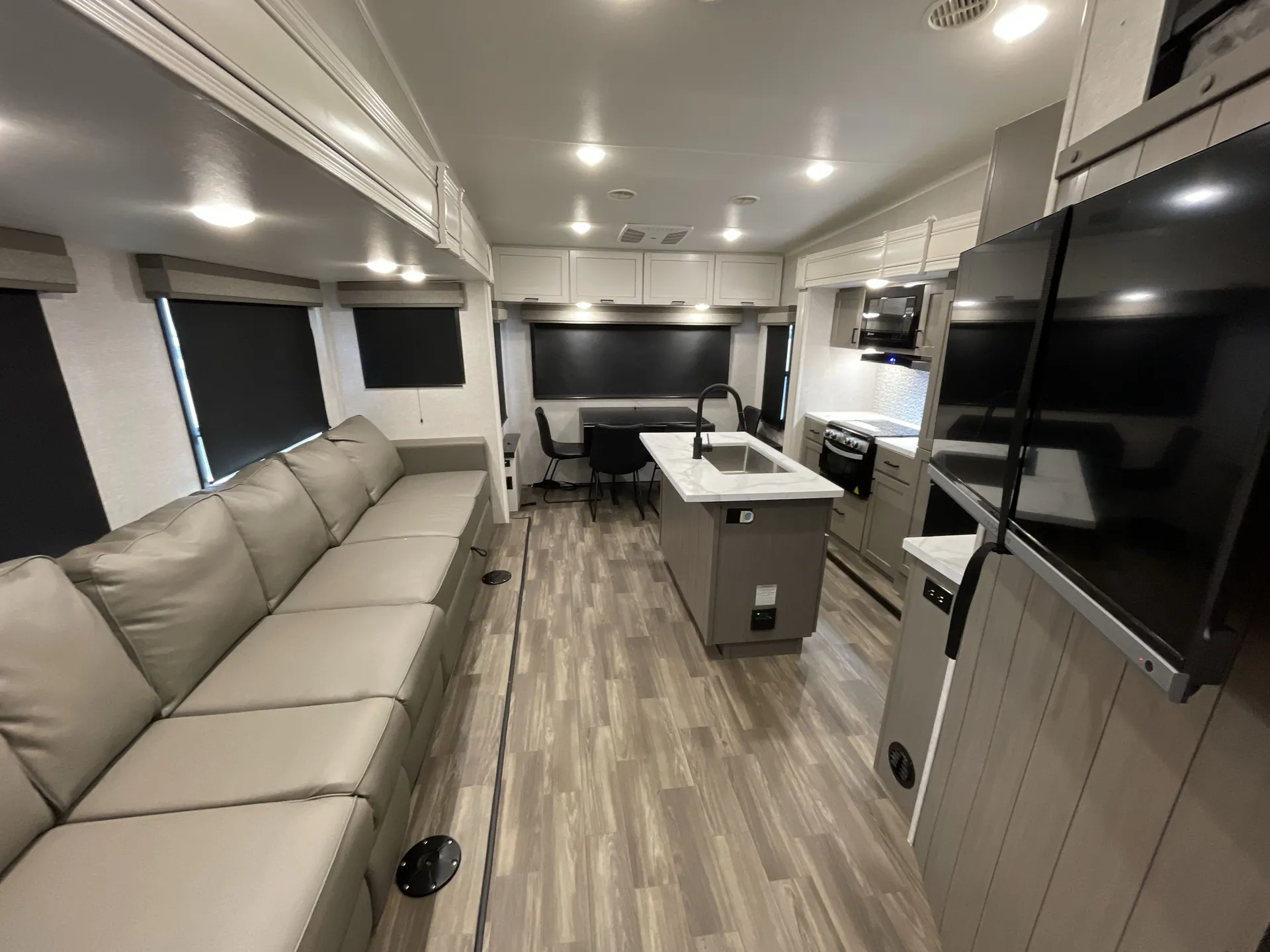 2025 Starcraft GSL Light Duty 304BHS — living area main