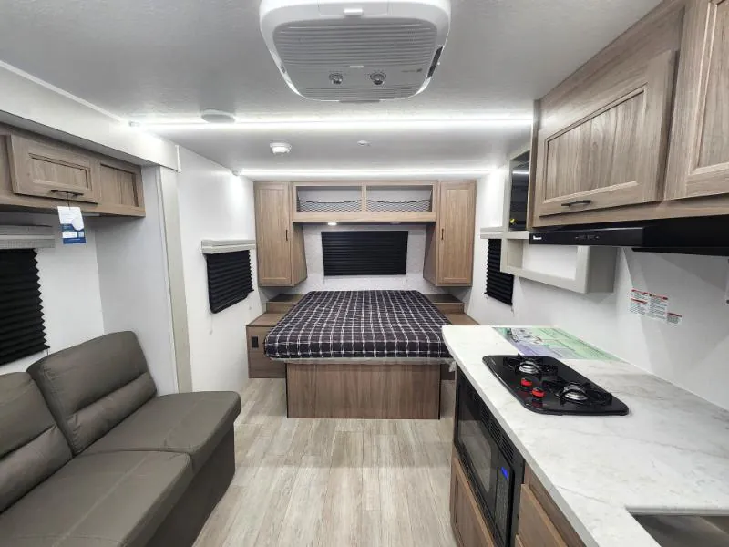 2026 Coachmen Freedom Express Select 19SE - Photo 4