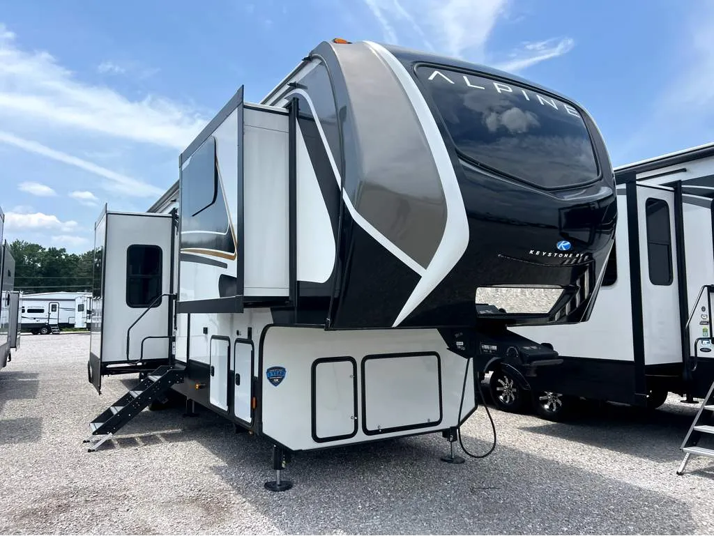 2025 Keystone Alpine 3820FK - Photo 2