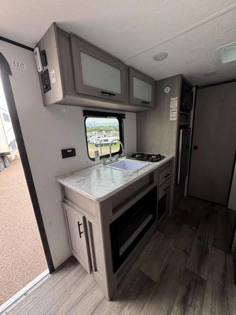 2024 Dutchmen Coleman Lantern LT 18BH, Photos photo 8