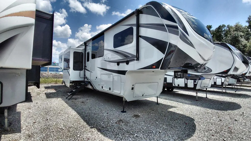 2023 Grand Design Solitude 376RD - Photo 2