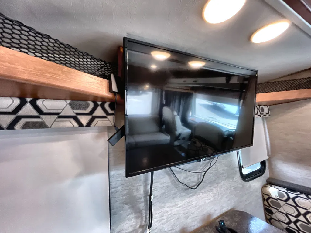 2018 Winnebago Sunstar 27P, Photos photo 14