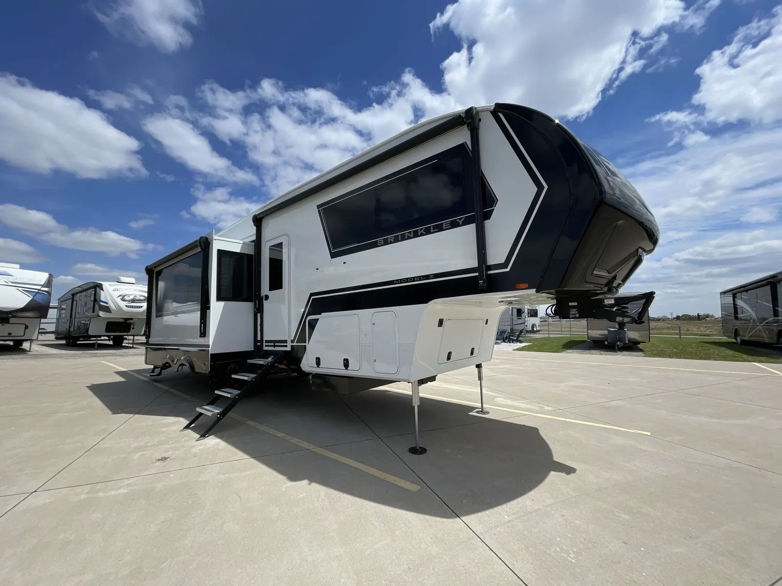 2027 Brinkley Model Z 3110 - Photo 3