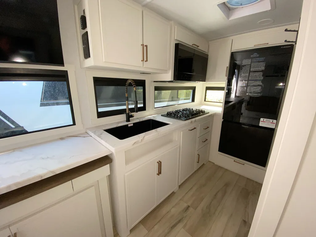 2026 Brinkley Model Ix 20X, Photos photo 9
