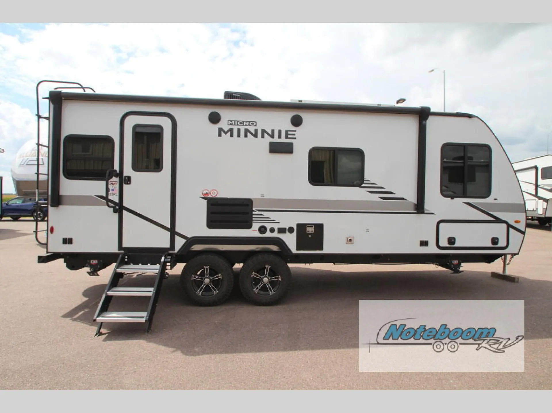 2022 Winnebago Micro Minnie 2225RL - Photo 2