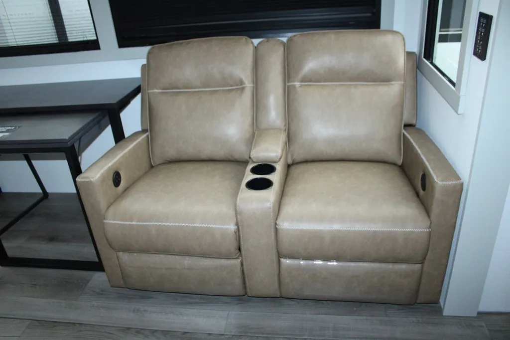 2026 Brinkley Model G 4100, Photos photo 18