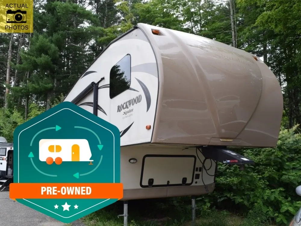 2017 Forest River Rockwood Signature Ultra Lite 8281WS - Photo 2