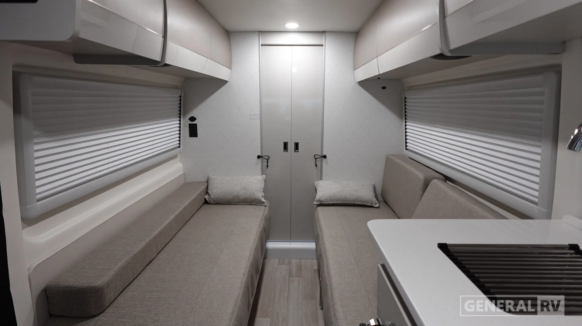 2027 Thor Motor Coach Twist 20L - Photo 3
