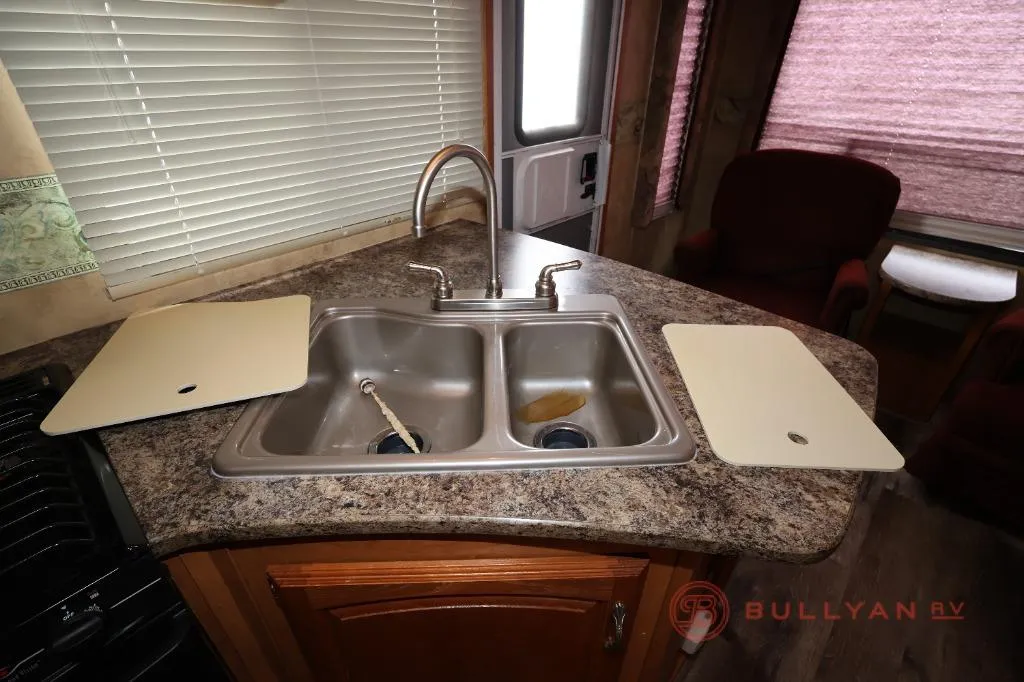 2008 Keystone Cougar 276RLS - Photo 3