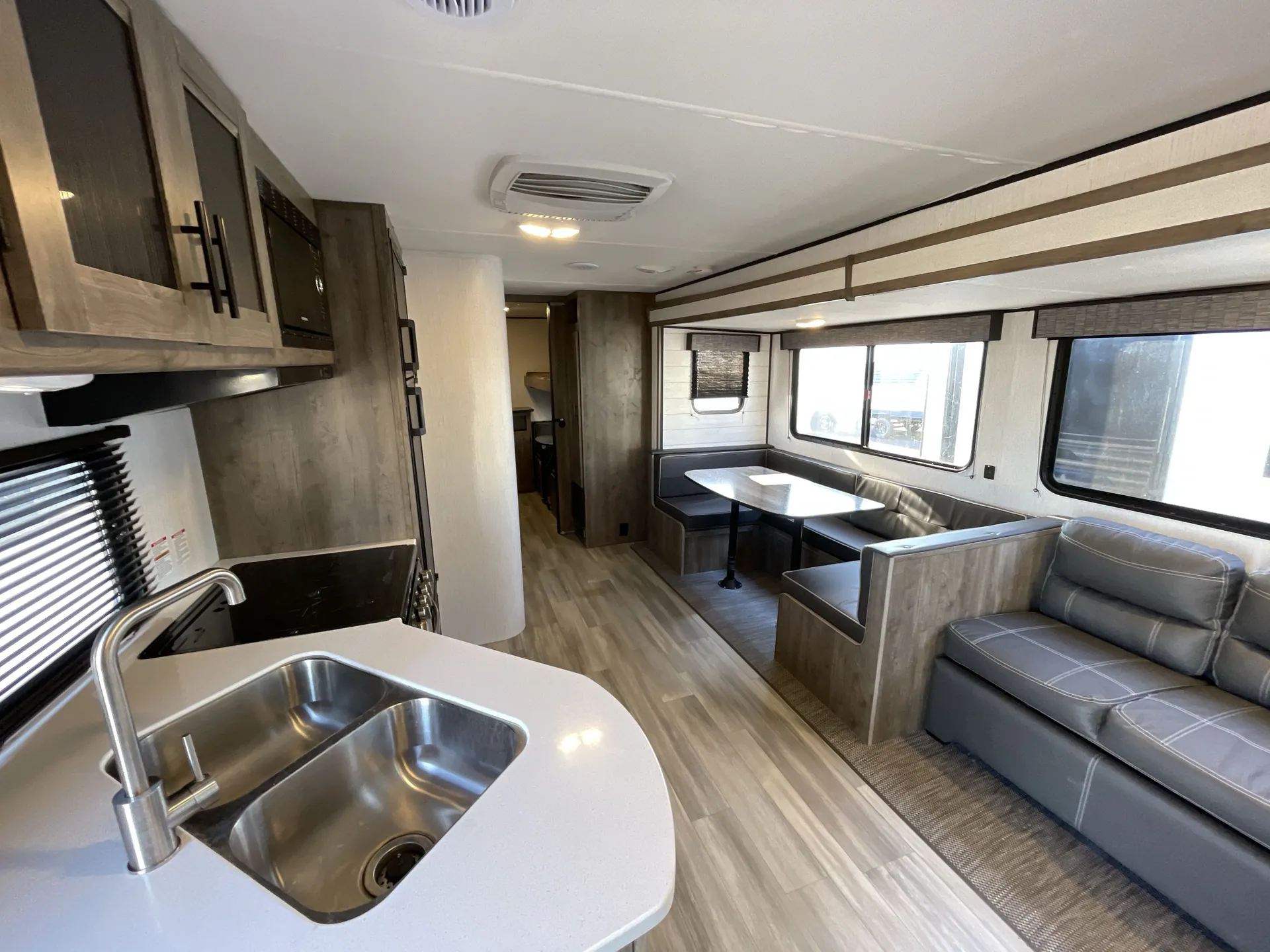 2022 Heartland Pioneer QB300 — living area main