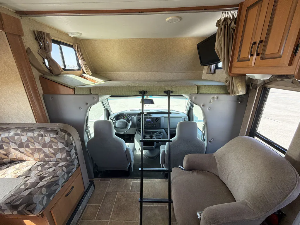 2011 Forest River Sunseeker 2450S, Photos photo 19
