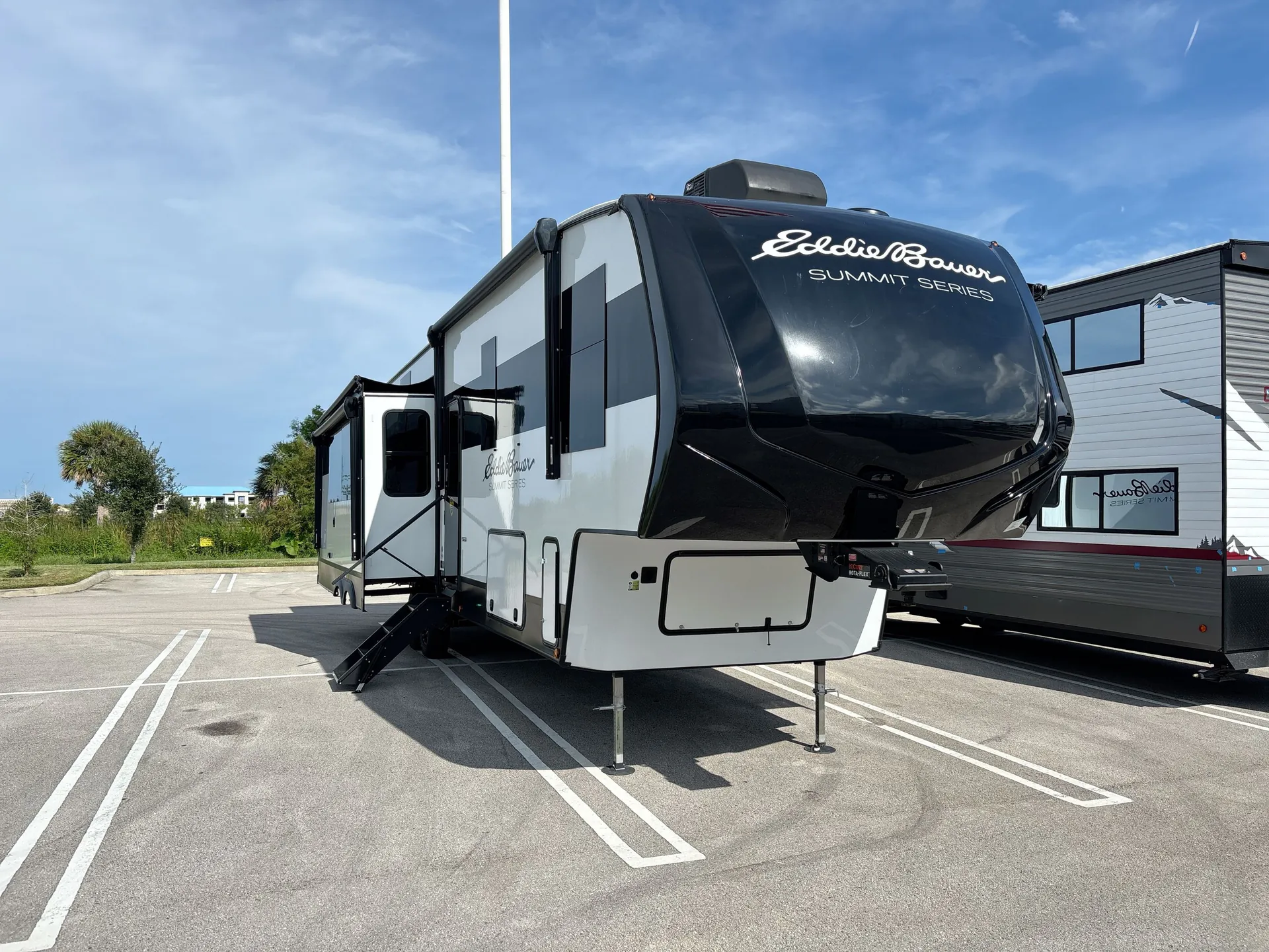 2027 Dutchmen Eddie Bauer 3511RK - Photo 2
