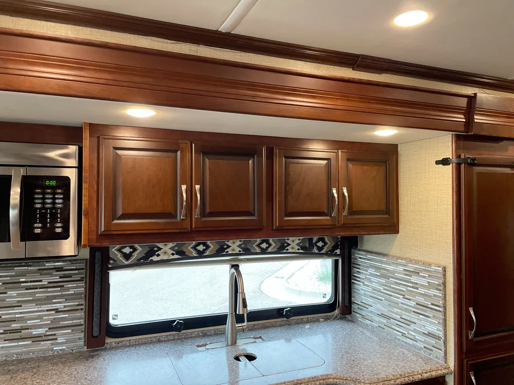 2017 Fleetwood Pace Arrow LXE 38F, Photos photo 12
